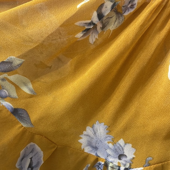 M BOUTIQUE Off Shoulder Mustard Yellow Floral Top - Picture 3 of 3